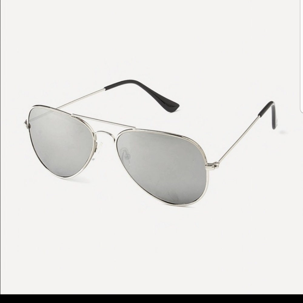😎JUST IN! Silver mirrored sunglasses